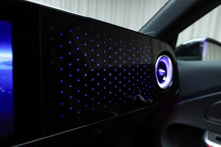 Sort Mercedes CLA250+ fra 2025