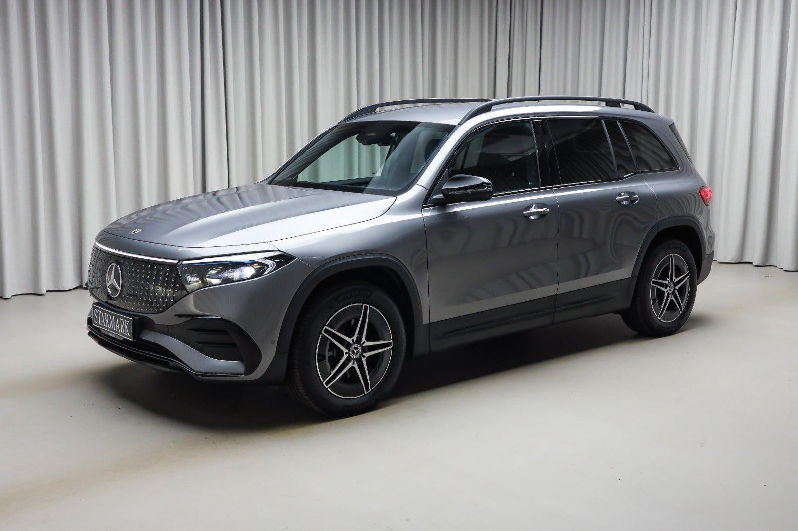 Grå Mercedes EQB250+ fra 2026