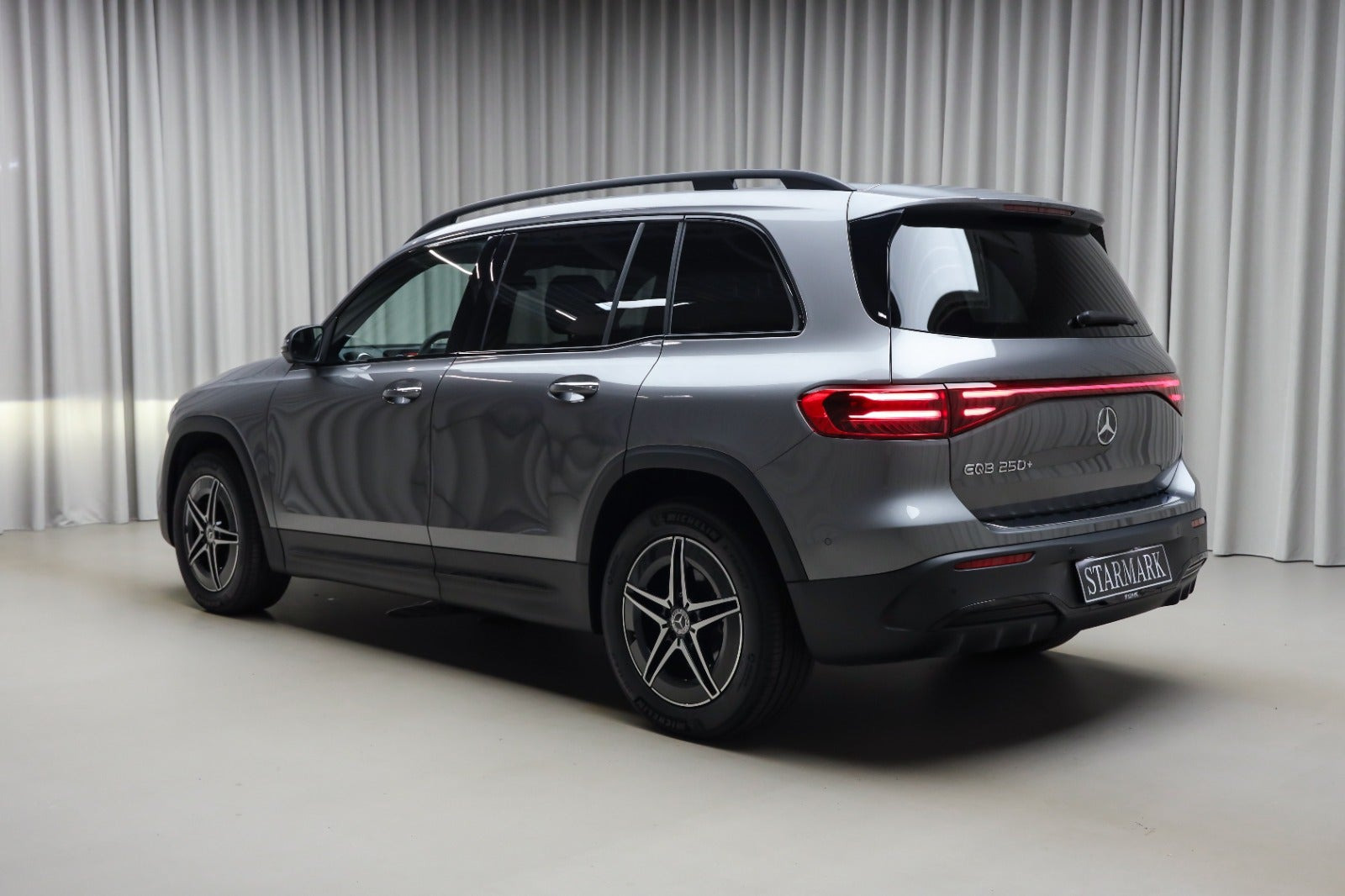 Grå Mercedes EQB250+ fra 2026