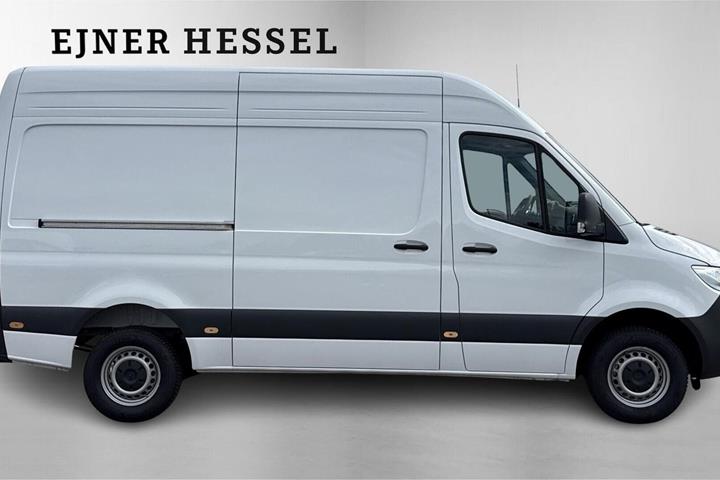 Hvid Mercedes Sprinter 317 fra 2025