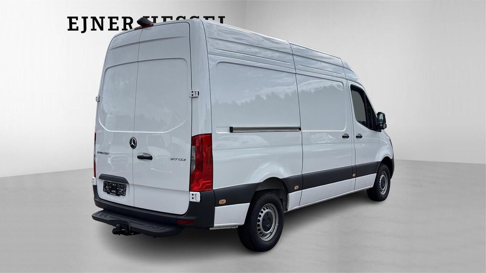 Hvid Mercedes Sprinter 317 fra 2025