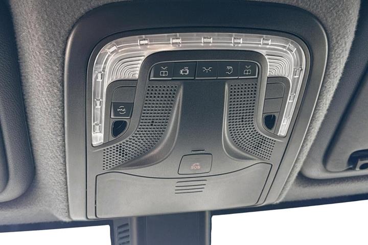 Hvid Mercedes Sprinter 317 fra 2025