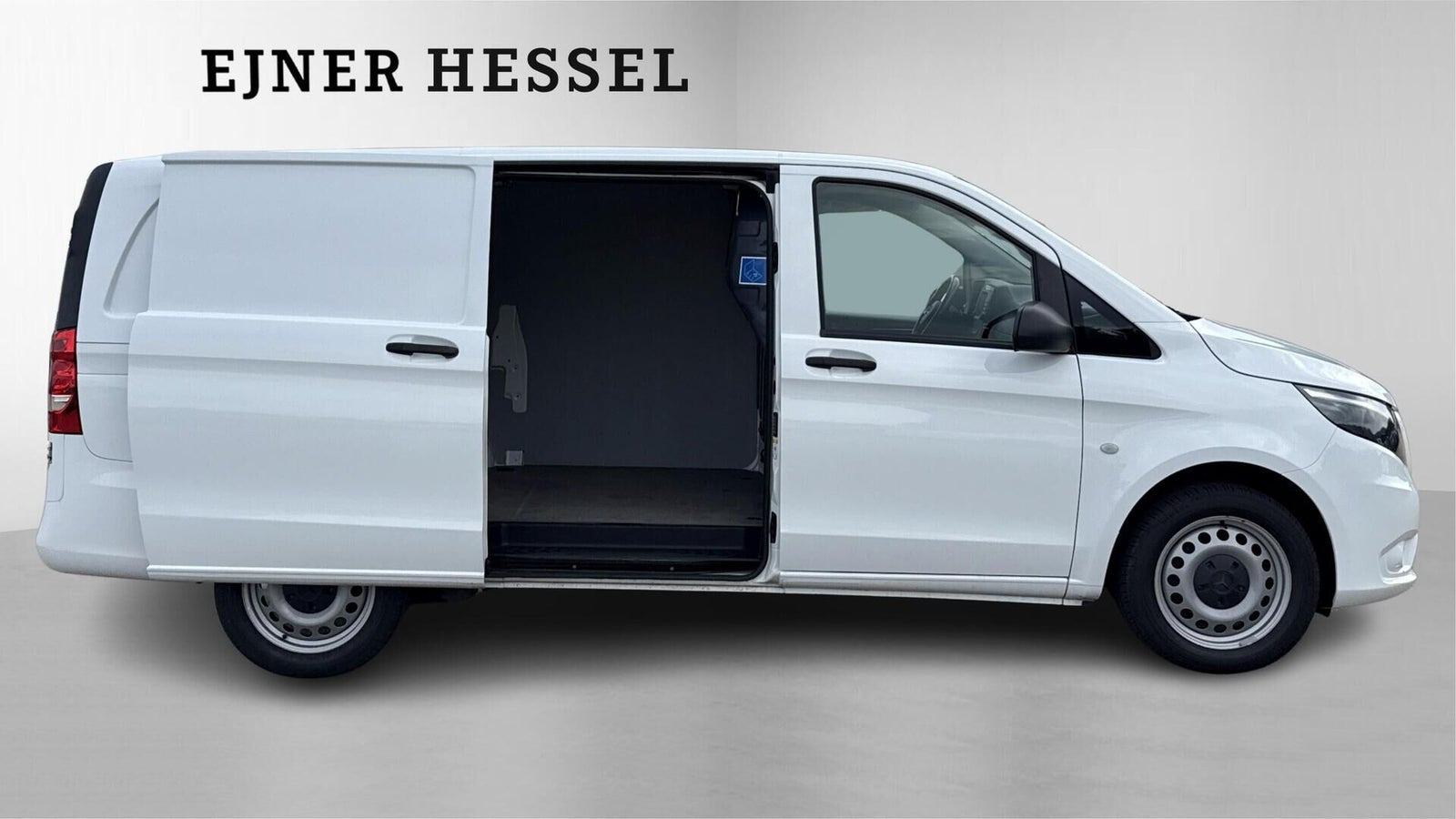 Hvid Mercedes Vito 114 fra 2023