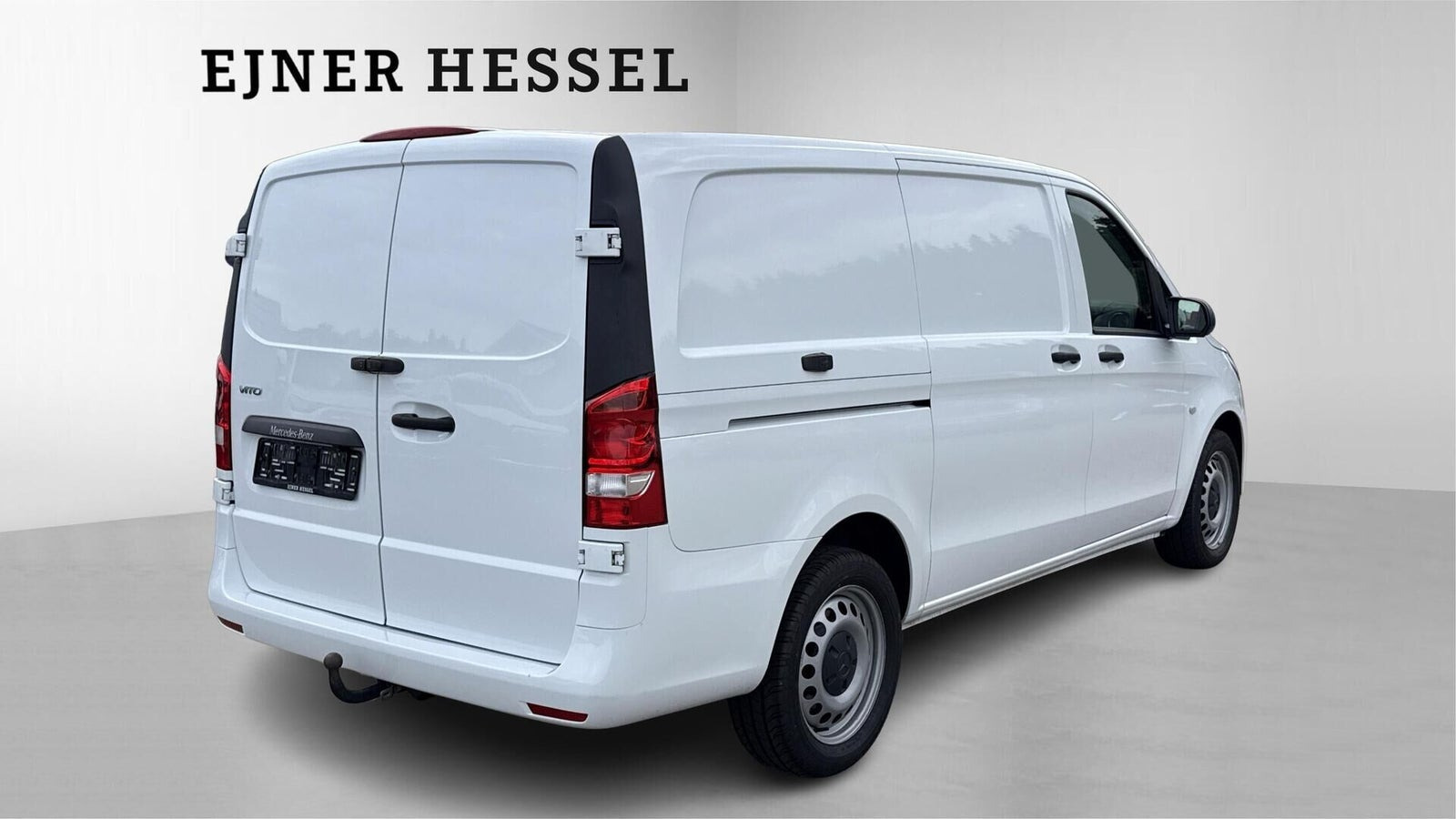 Hvid Mercedes Vito 114 fra 2023