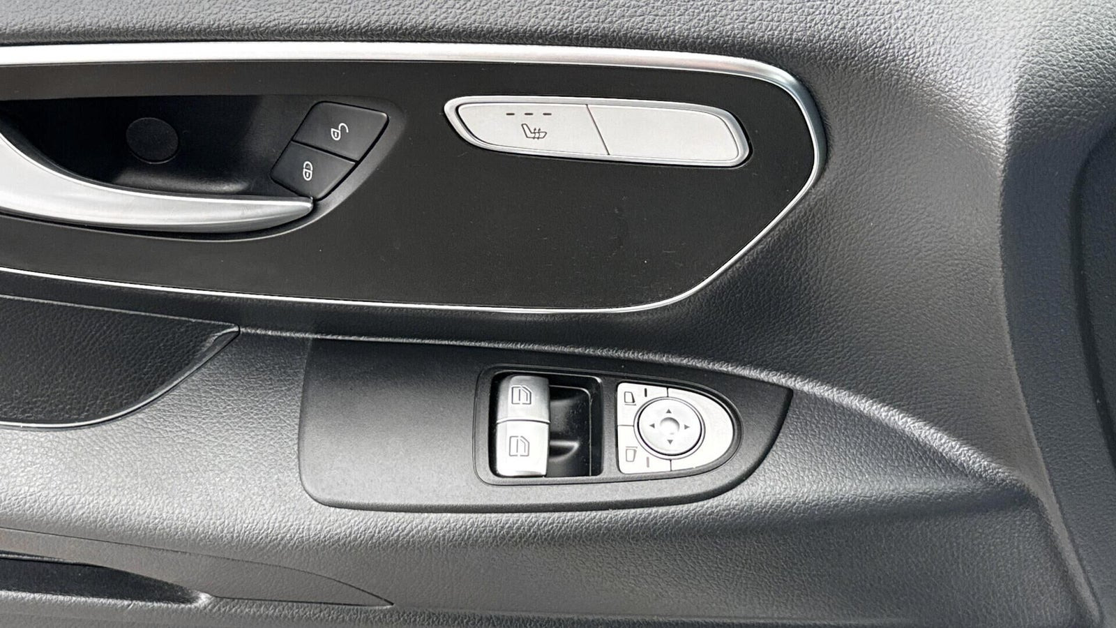 Hvid Mercedes Vito 114 fra 2023