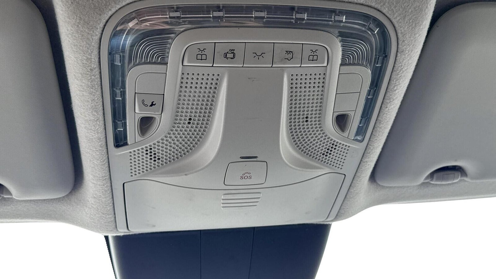 Hvid Mercedes Vito 114 fra 2023
