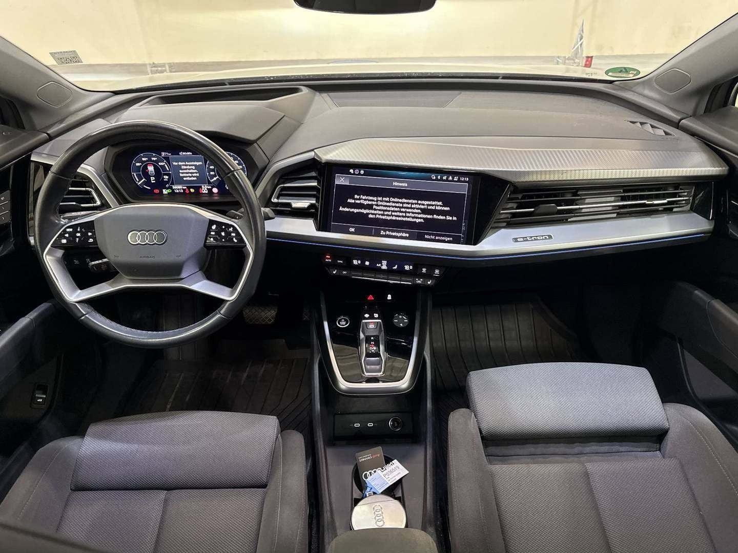 Grå Audi Q4 e-tron fra 2024