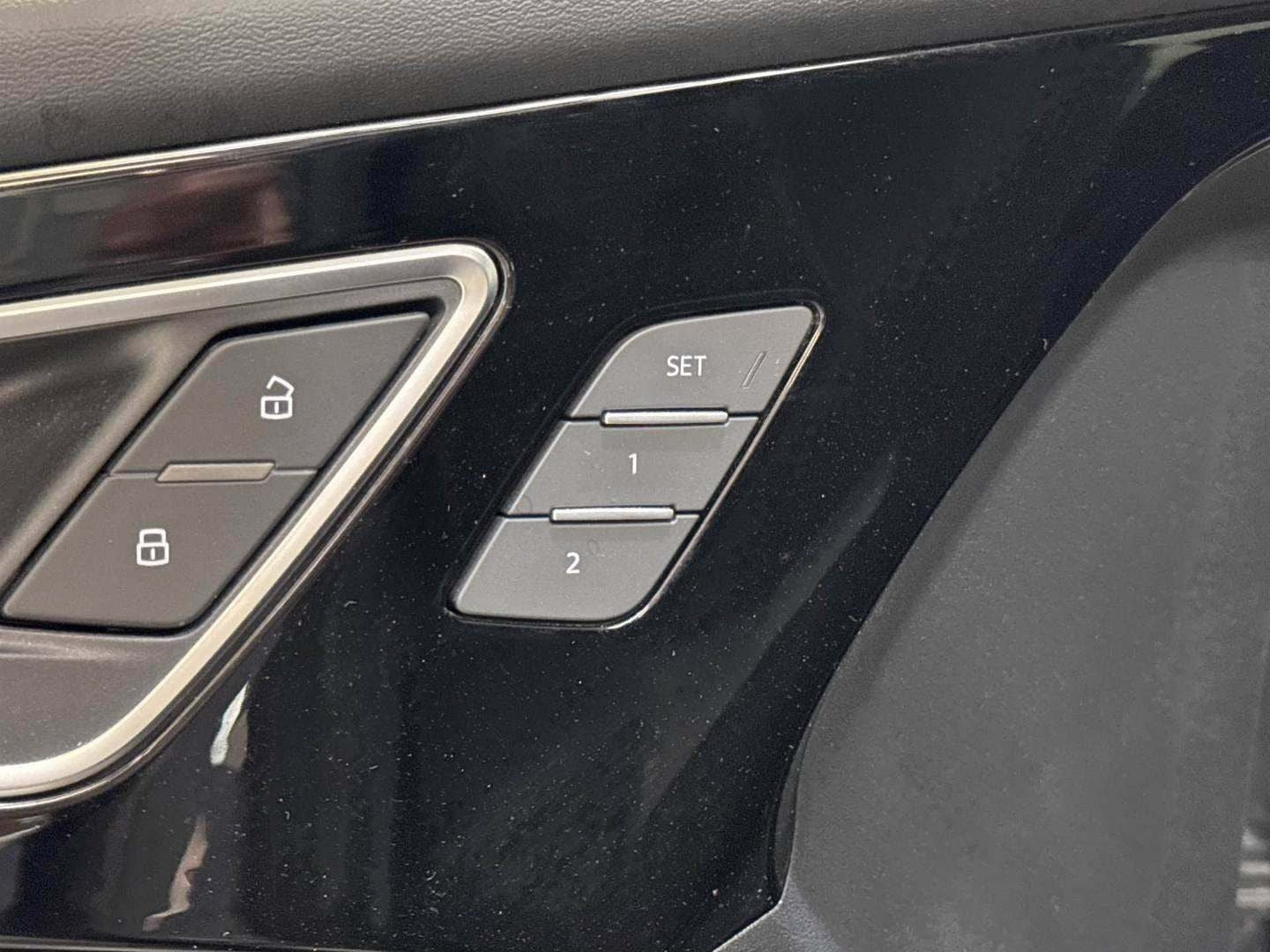 Grå Audi Q4 e-tron fra 2024
