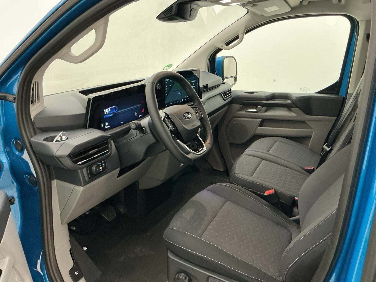 Blå Ford E-Transit Custom 320 L1 fra 2025