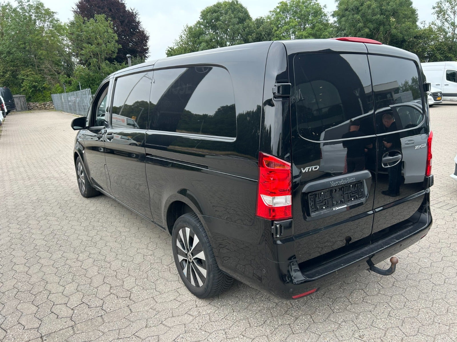Sort Mercedes Vito 119 fra 2022