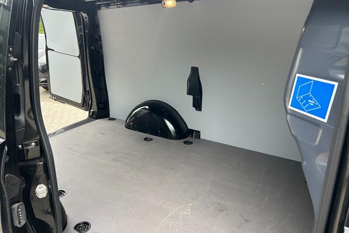 Sort Mercedes Vito 114 fra 2024