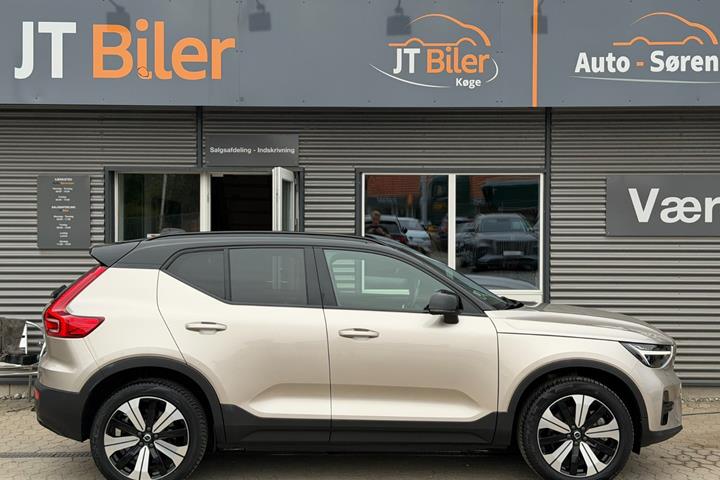 Orange Volvo XC40 fra 2023