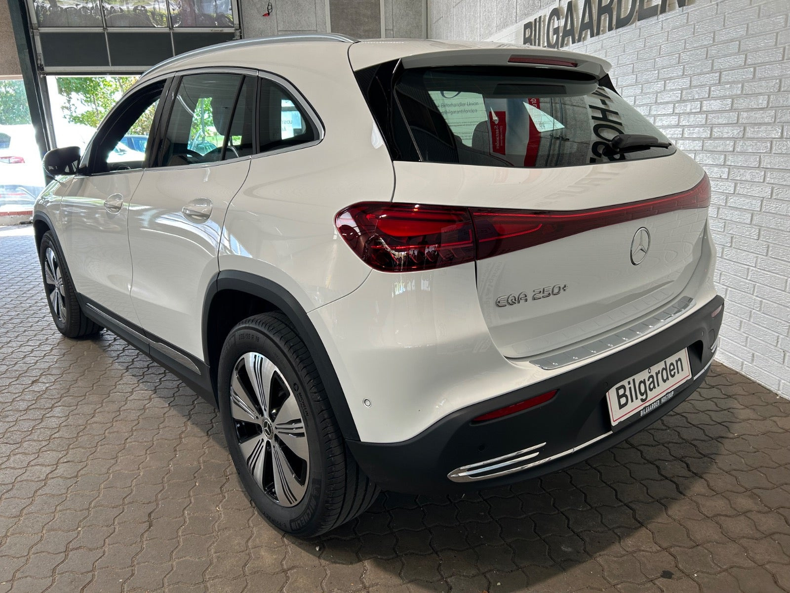Hvid Mercedes EQA250+ fra 2025