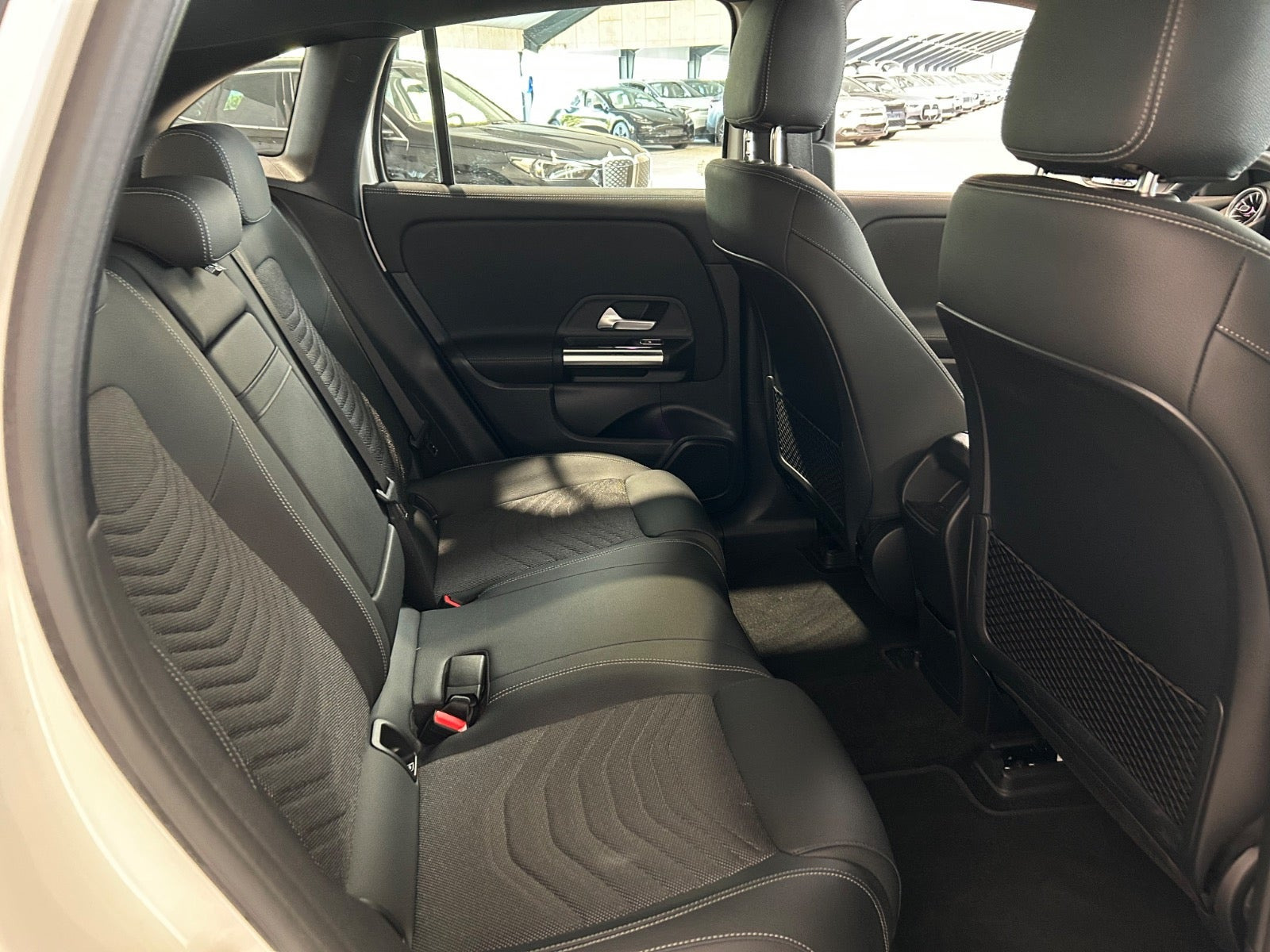 Hvid Mercedes EQA250+ fra 2025