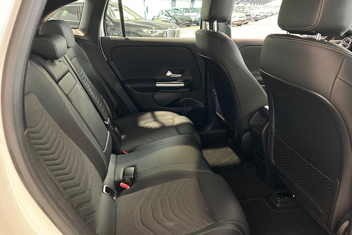 Hvid Mercedes EQA250+ fra 2025