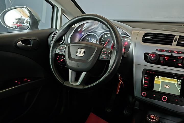 Sølv Seat Leon fra 2012