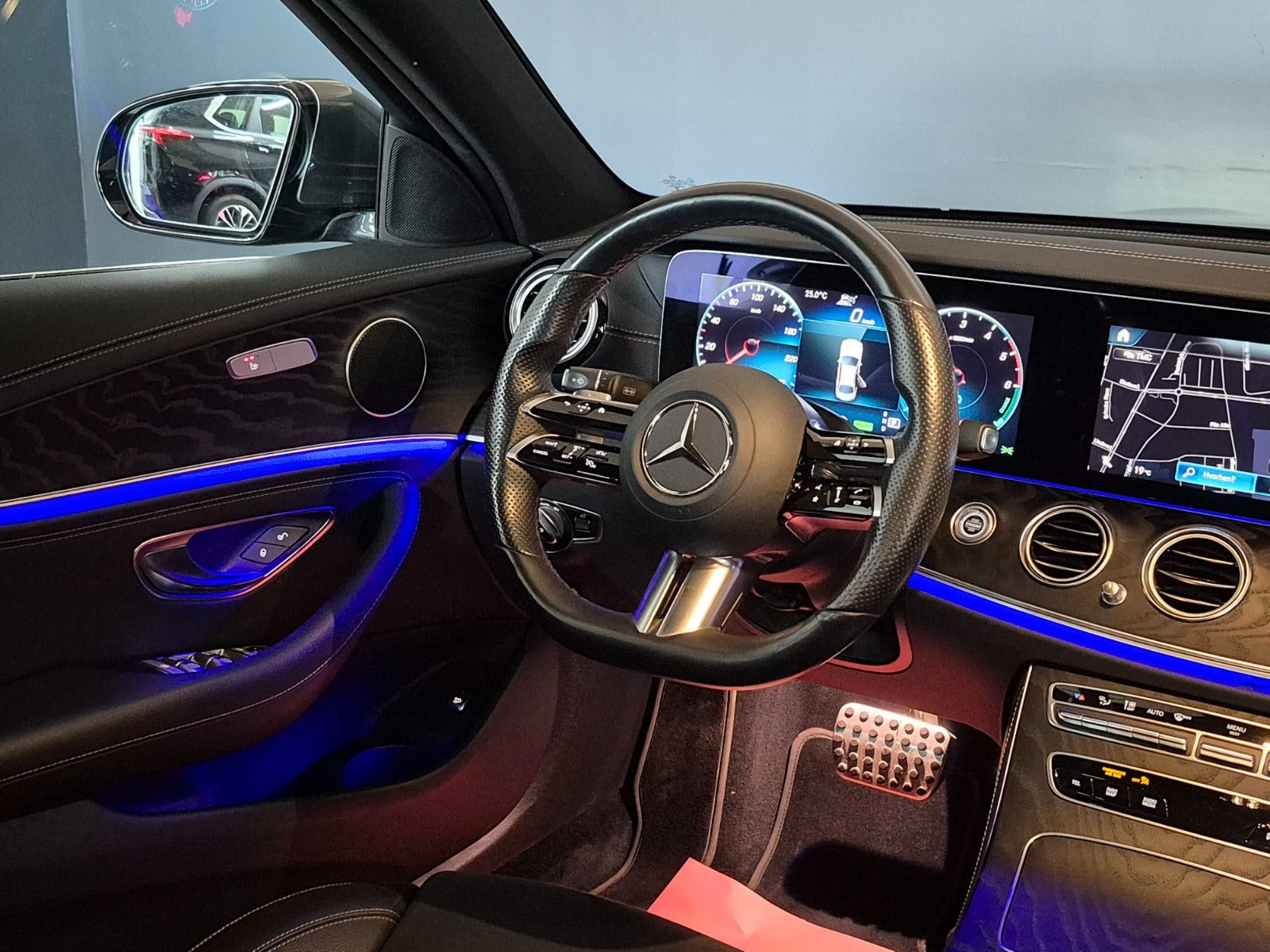 Grå Mercedes E300 de fra 2021