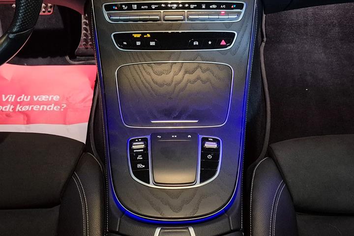 Grå Mercedes E300 de fra 2021