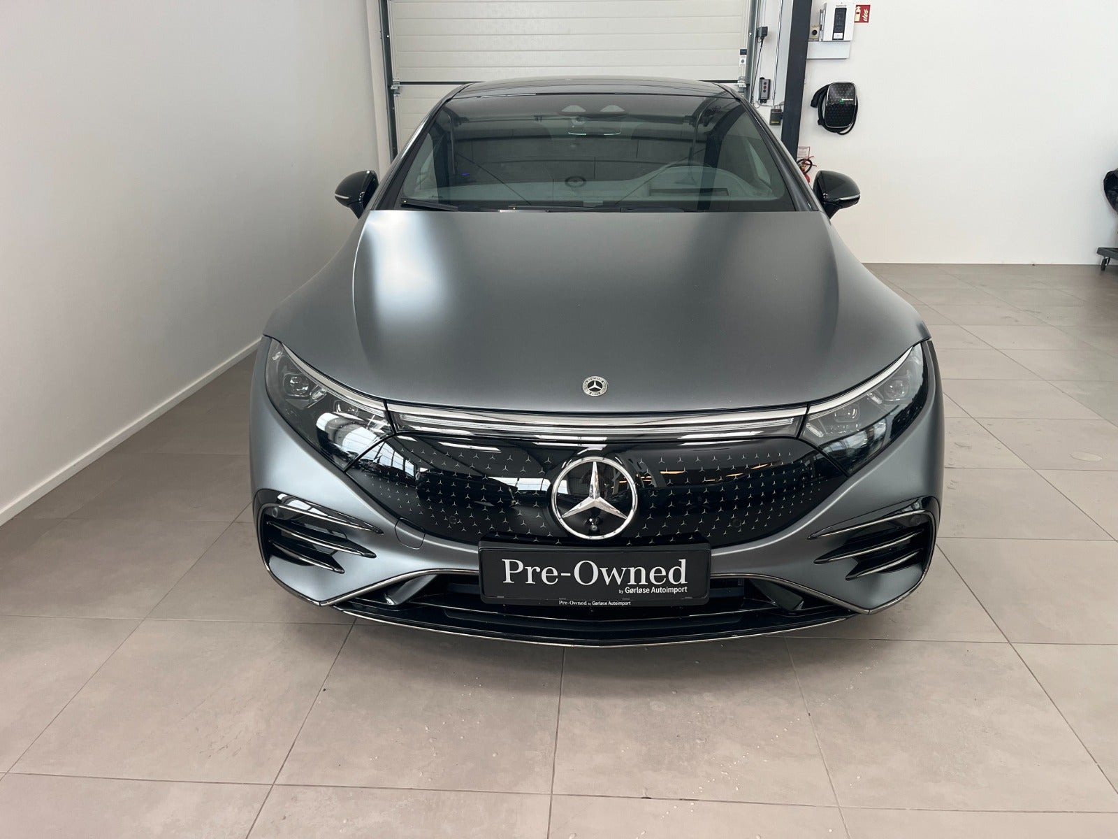 Grå Mercedes EQS580 fra 2022