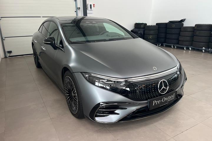 Grå Mercedes EQS580 fra 2022