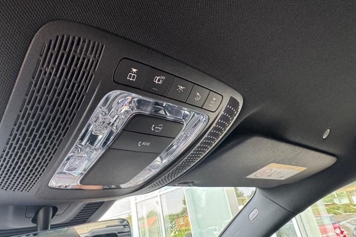 Sort Mercedes EQA250 fra 2022