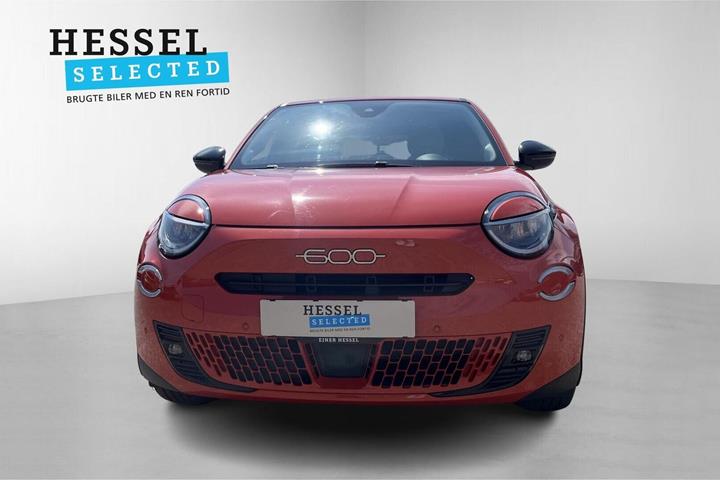 Orange Fiat 600e fra 2023