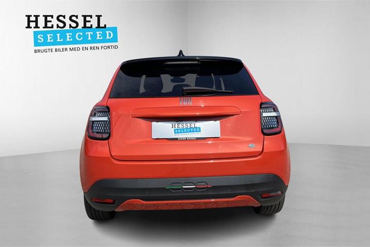 Orange Fiat 600e fra 2023
