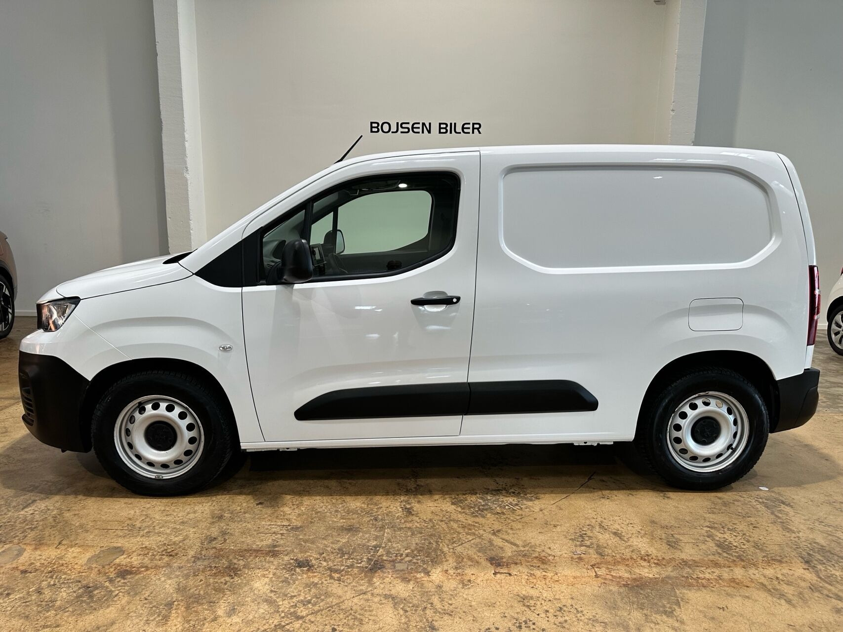 Hvid Peugeot e-Partner fra 2022