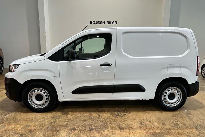 Hvid Peugeot e-Partner fra 2022