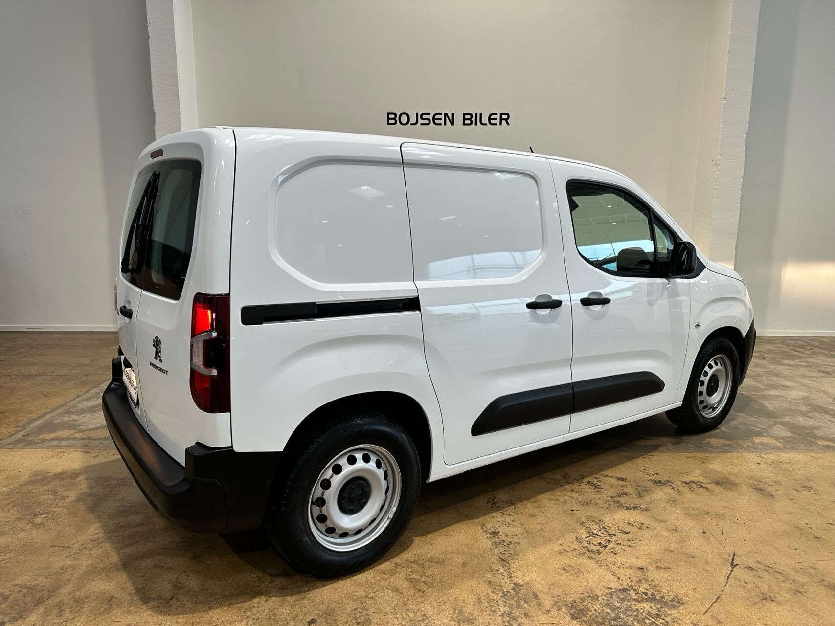 Hvid Peugeot e-Partner fra 2022