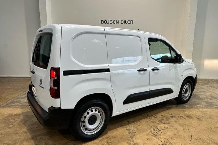Hvid Peugeot e-Partner fra 2022