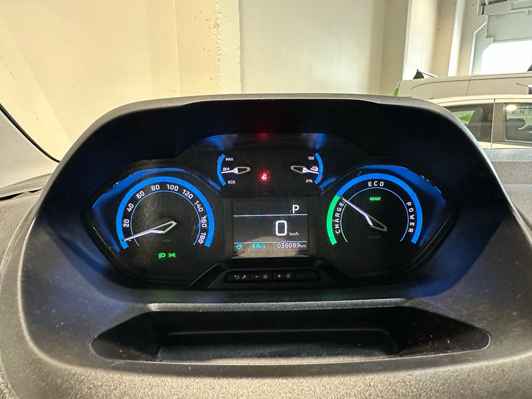 Hvid Peugeot e-Partner fra 2022