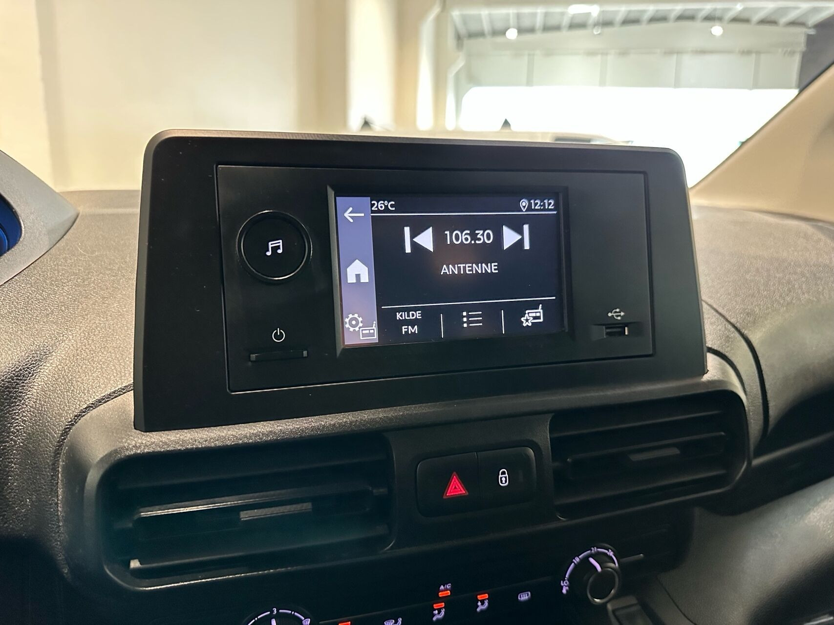Hvid Peugeot e-Partner fra 2022