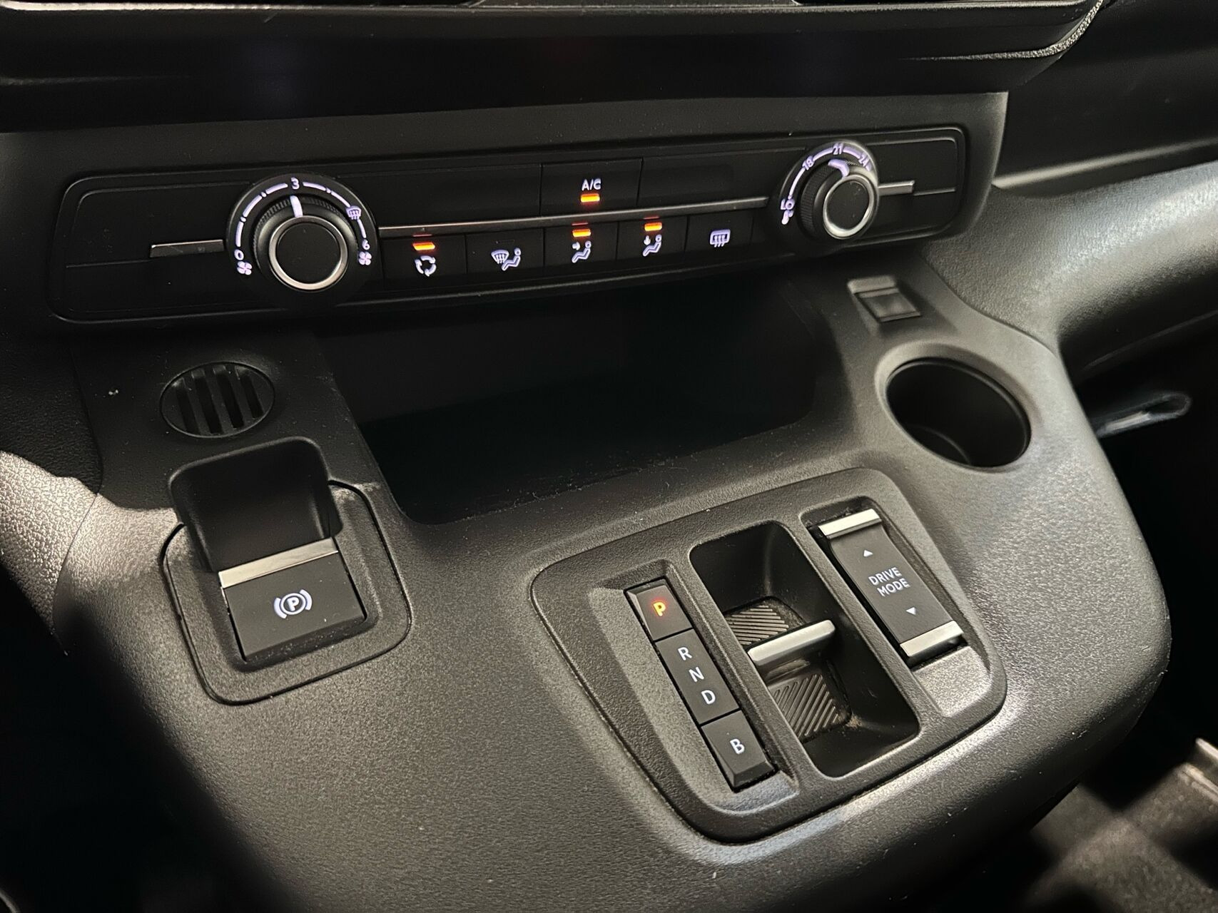 Hvid Peugeot e-Partner fra 2022
