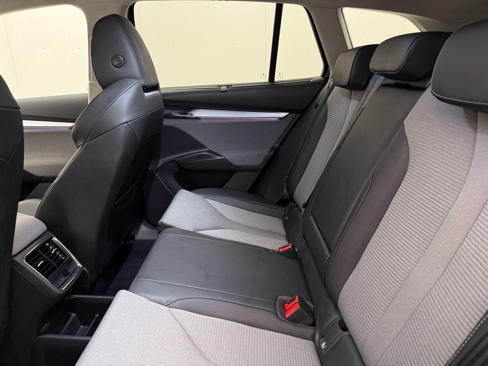 Sort Skoda Enyaq fra 2024