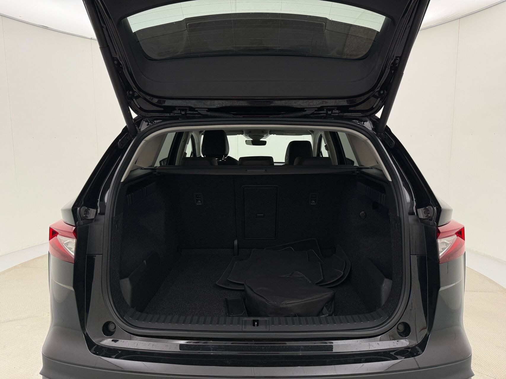 Sort Skoda Enyaq fra 2024