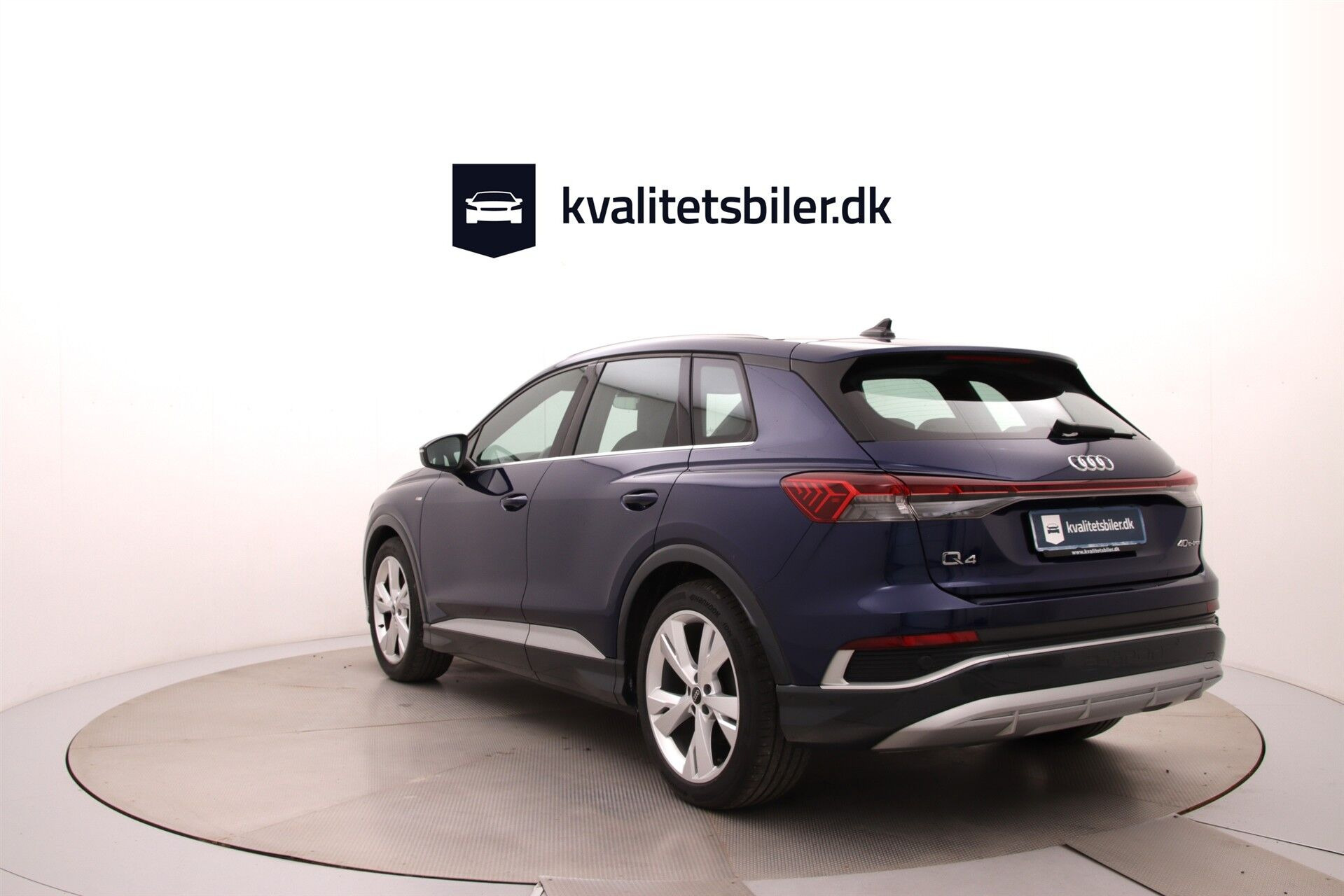 Blå Audi Q4 fra 2022