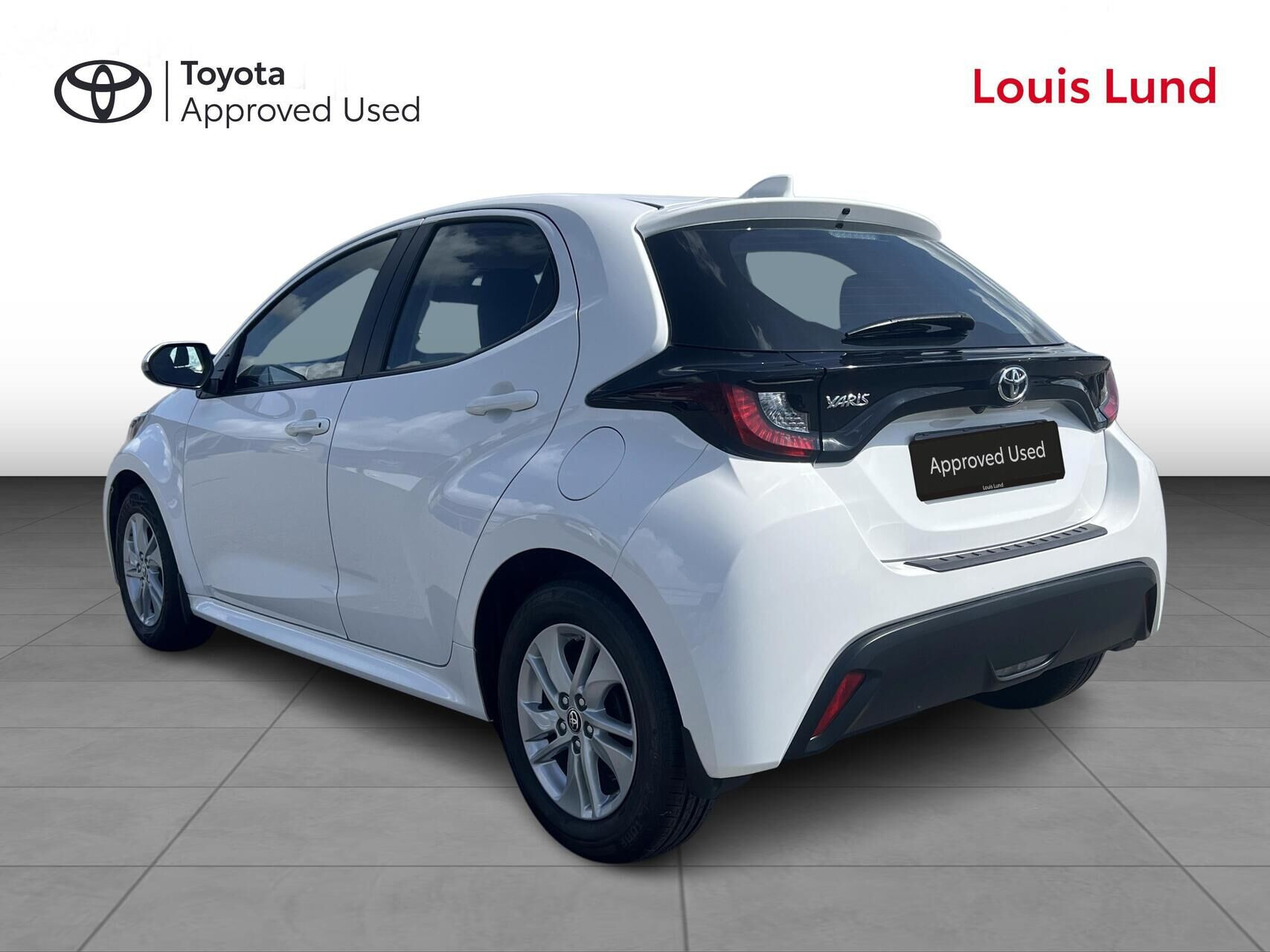 Hvid Toyota Yaris fra 2023