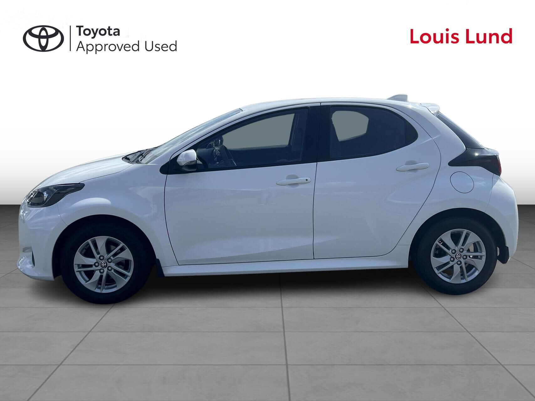 Hvid Toyota Yaris fra 2023