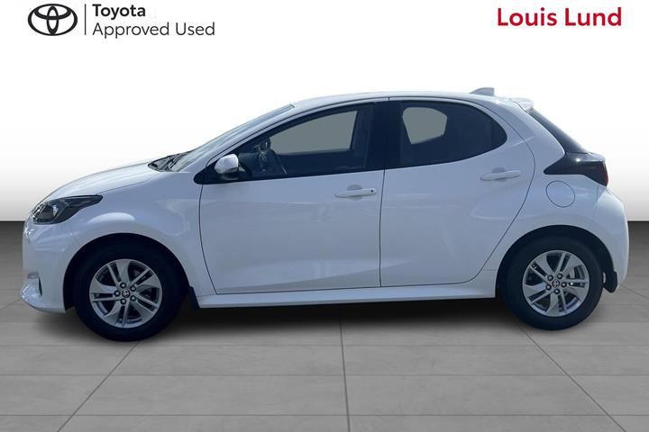 Hvid Toyota Yaris fra 2023