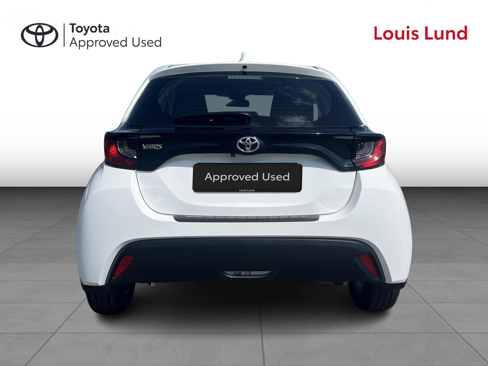 Hvid Toyota Yaris fra 2023