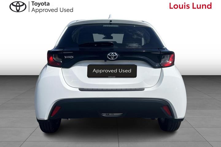 Hvid Toyota Yaris fra 2023