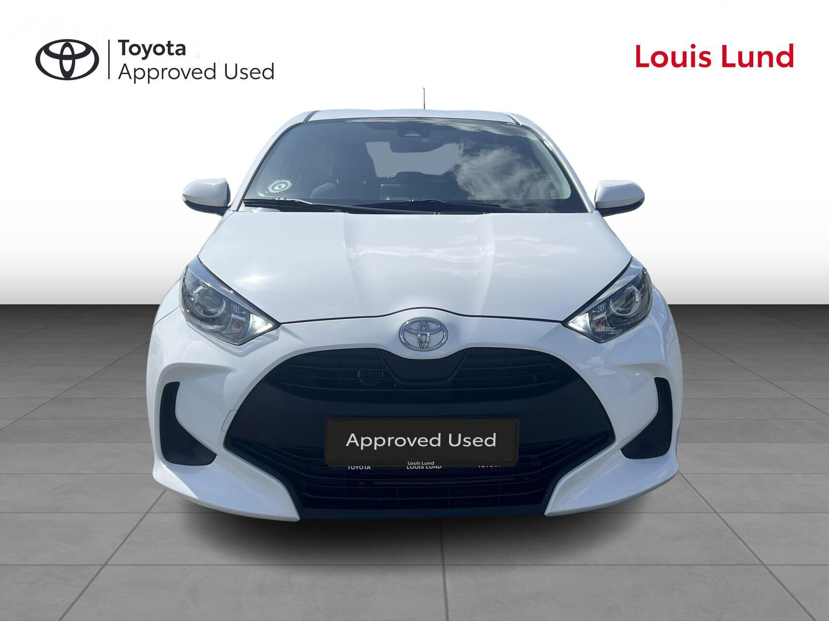 Hvid Toyota Yaris fra 2023