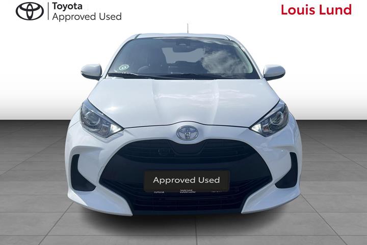 Hvid Toyota Yaris fra 2023