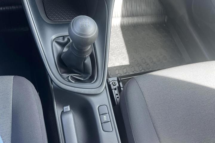 Hvid Toyota Yaris fra 2023