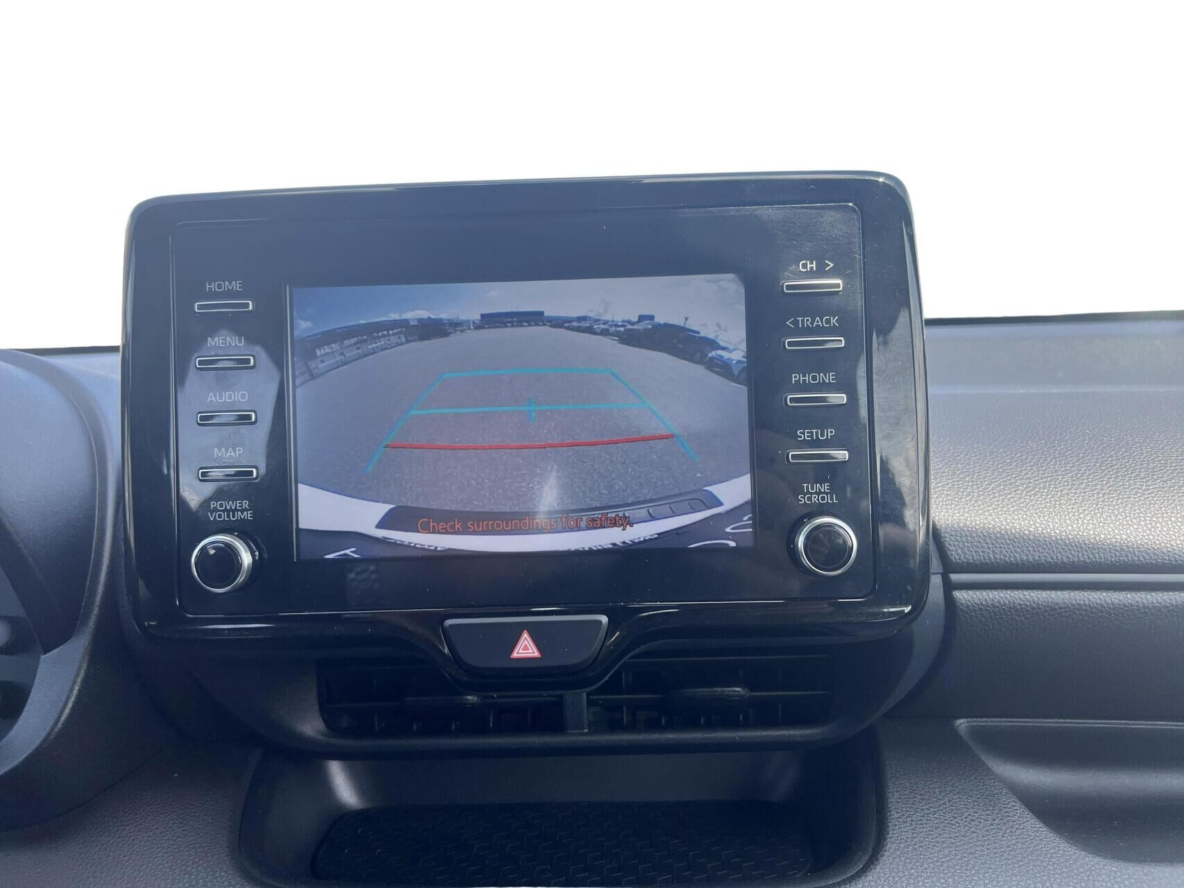Hvid Toyota Yaris fra 2023