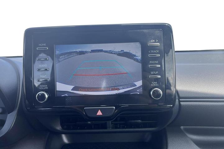 Hvid Toyota Yaris fra 2023
