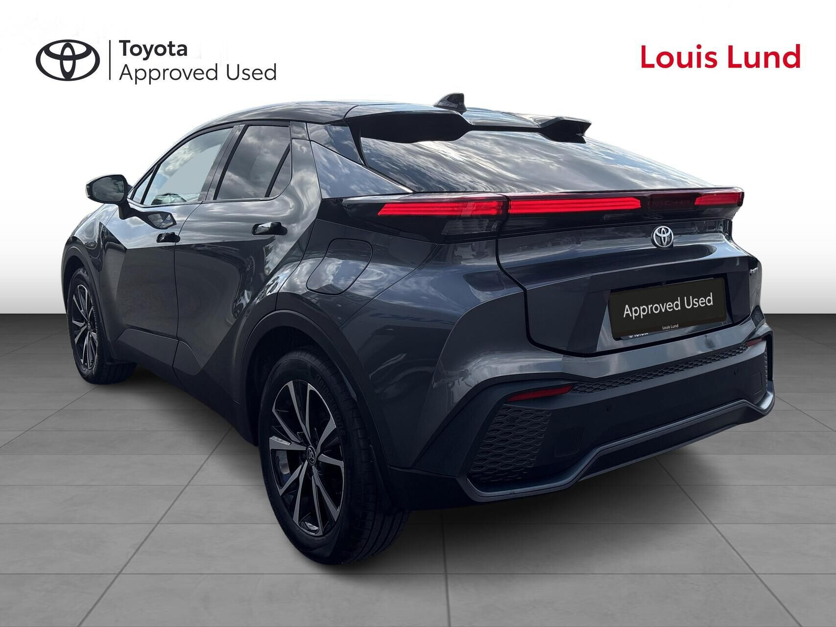 Grå Toyota C-HR fra 2025