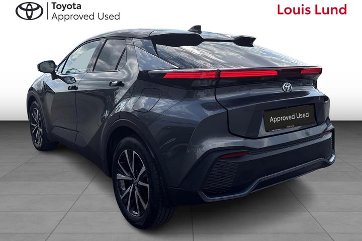 Grå Toyota C-HR fra 2025