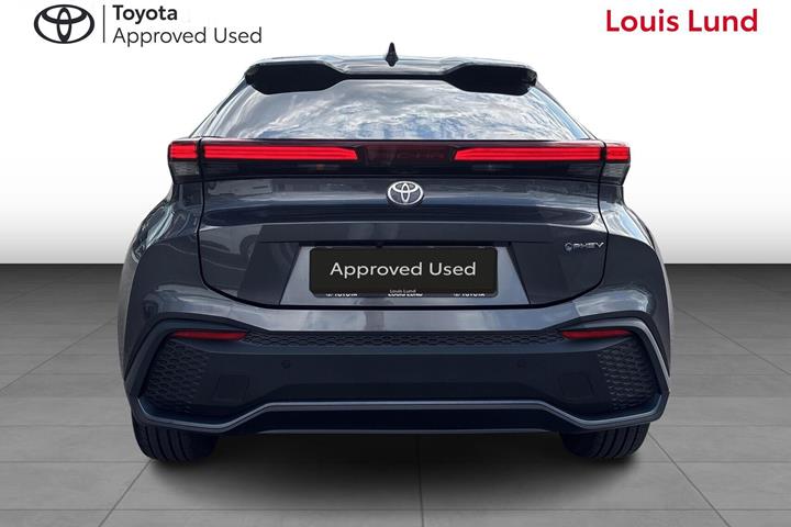 Grå Toyota C-HR fra 2025